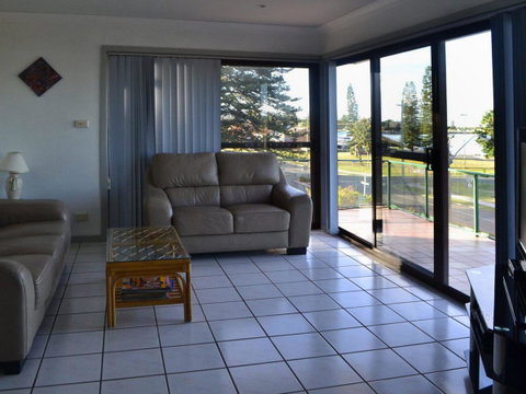 Oxley 8 At Tuncurry - Accommodation Perth 0