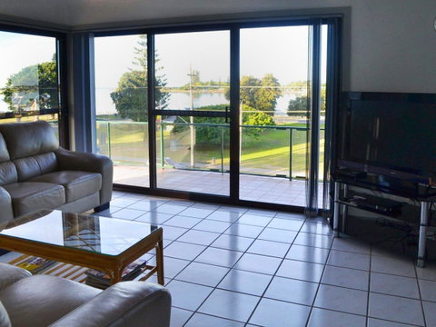 Oxley 8 At Tuncurry - Accommodation Perth 5