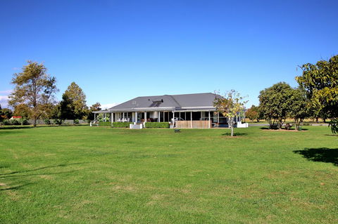 Terara Riverside Retreat - Perth Resorts 5