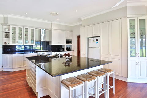 Terara Riverside Retreat - Perth Resorts 3