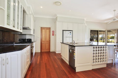 Terara Riverside Retreat - Perth Resorts 8