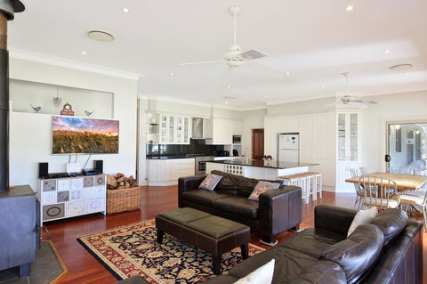 Terara Riverside Retreat - Perth Resorts 6