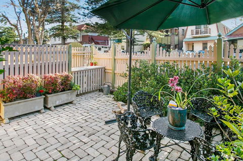 Oversized 2 Bedroom Manly Beach House - Accommodation Perth 1
