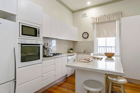 Oversized 2 Bedroom Manly Beach House - Accommodation Perth 3