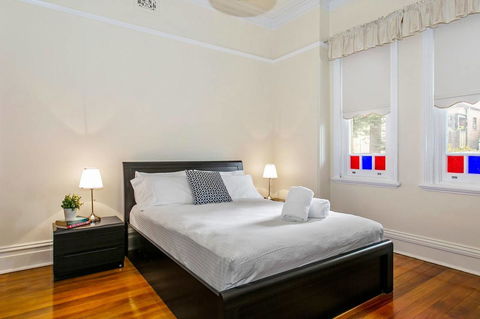 Oversized 2 Bedroom Manly Beach House - Accommodation Perth 6