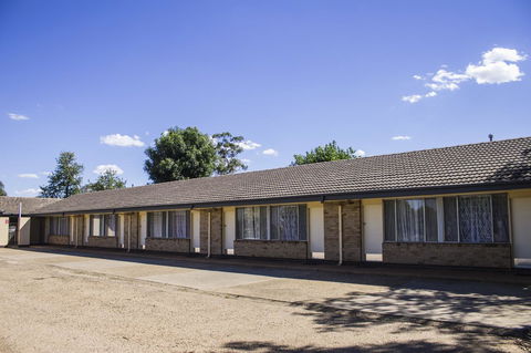 Allonville Gardens Motel - Perth Resorts 12