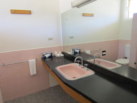 Allonville Gardens Motel - Perth Resorts 18