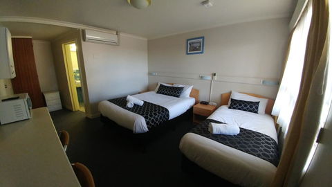 Bega Motel - Perth Resorts 18