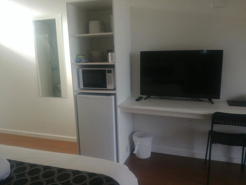 Bega Motel - Perth Resorts 5