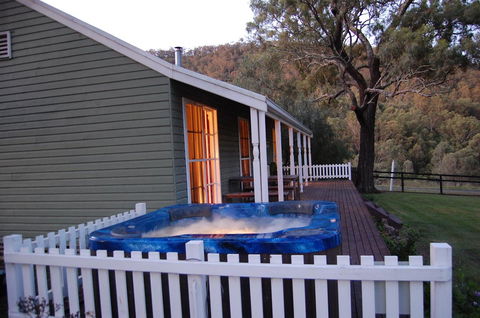 Cadair Cottages - Accommodation Perth 3