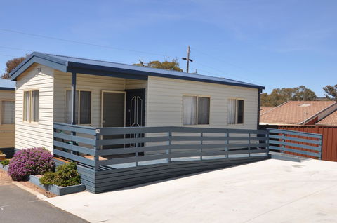 Crestview Tourist Park - Perth Resorts 16