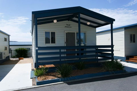 Crestview Tourist Park - Perth Resorts 5