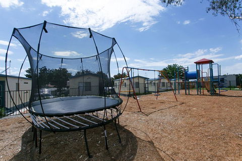 Crestview Tourist Park - Perth Resorts 4