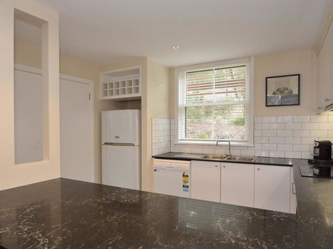 Villa De Saran Located Within Cypress Lakes - Accommodation Perth 2