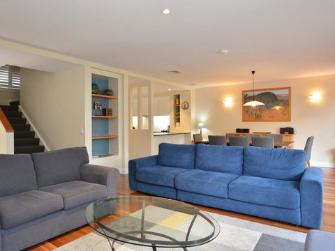 Villa De Saran Located Within Cypress Lakes - Accommodation Perth 11