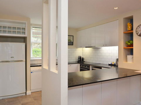Villa De Saran Located Within Cypress Lakes - Accommodation Perth 8
