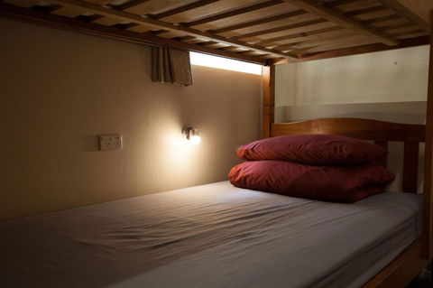 Mad Monkey Broadway - Accommodation Perth 2
