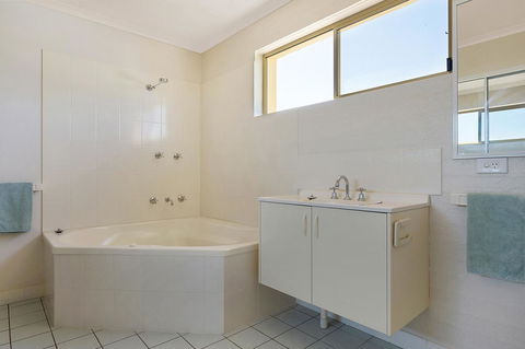 Baywatch Apartments Merimbula - Accommodation Perth 16