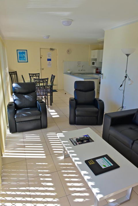 Beach House Holiday Apartments - Perth Resorts 7