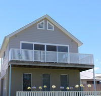 Red Waratah - Perth Resorts
