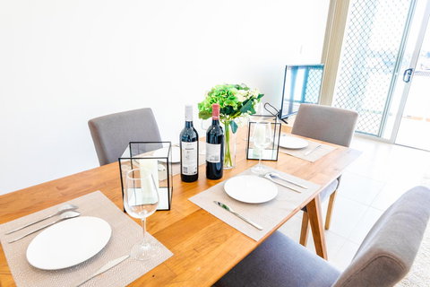 Near Train Station, New 2 BR Apt/free Parking - Accommodation Perth 4