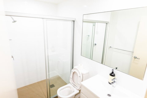 Near Train Station, New 2 BR Apt/free Parking - Accommodation Perth 29