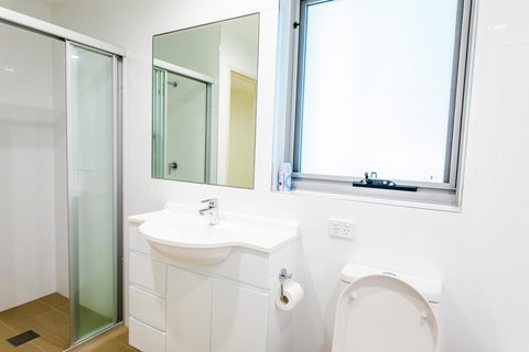 Near Train Station, New 2 BR Apt/free Parking - Accommodation Perth 30