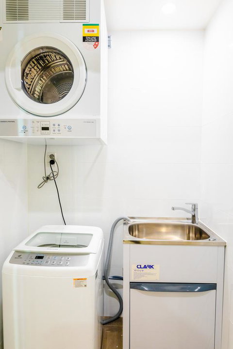 Near Train Station, New 2 BR Apt/free Parking - Accommodation Perth 34