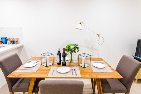 Near Train Station, New 2 BR Apt/free Parking - Accommodation Perth 1