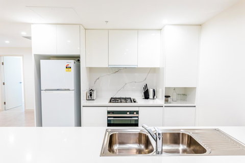 Near Train Station, New 2 BR Apt/free Parking - Accommodation Perth 14