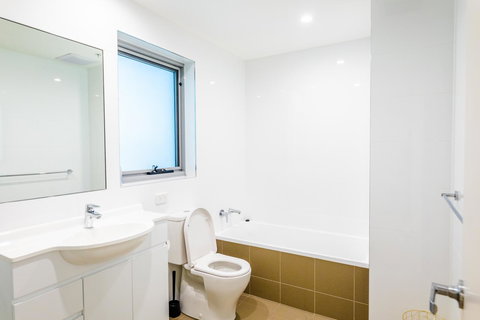 Near Train Station, New 2 BR Apt/free Parking - Accommodation Perth 31