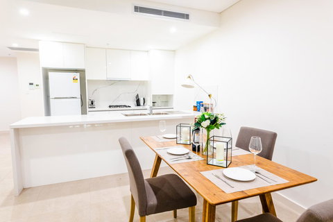 Near Train Station, New 2 BR Apt/free Parking - Accommodation Perth 5