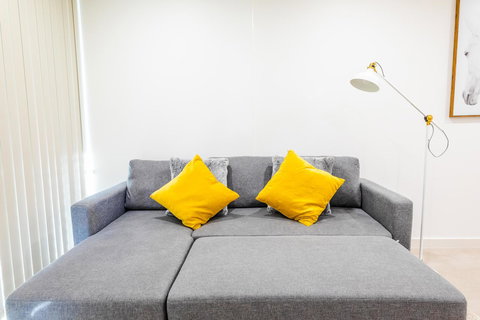 Near Train Station, New 2 BR Apt/free Parking - Accommodation Perth 18