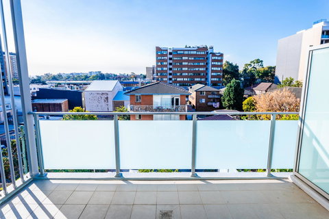 Near Train Station, New 2 BR Apt/free Parking - Accommodation Perth 37