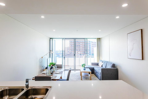 Near Train Station, New 2 BR Apt/free Parking - Accommodation Perth 0