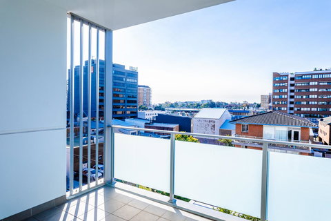 Near Train Station, New 2 BR Apt/free Parking - Accommodation Perth 36