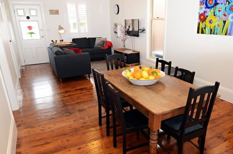 Thelma's Temora - Perth Resorts 7