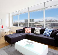Gadigal Groove - Modern and Bright 3BR Executive Apartment in Zetland with Views - Accommodation Perth