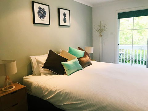 Bowral Escape - Perth Resorts 9