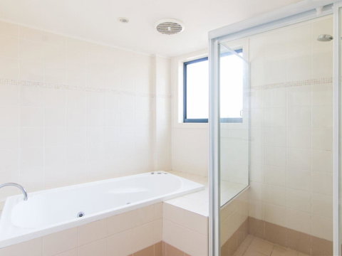 Millennium 102 With Pool In Complex - Accommodation Perth 4
