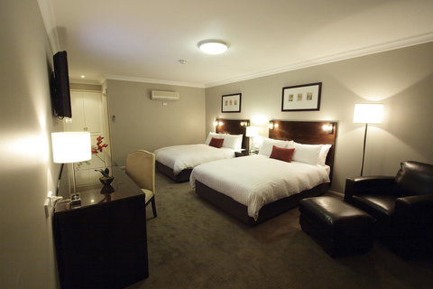 Carlyle Suites & Apartments - Perth Resorts 11