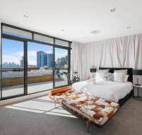 Darling Harbour Penthouse ViewsJacuzzi - Accommodation Perth