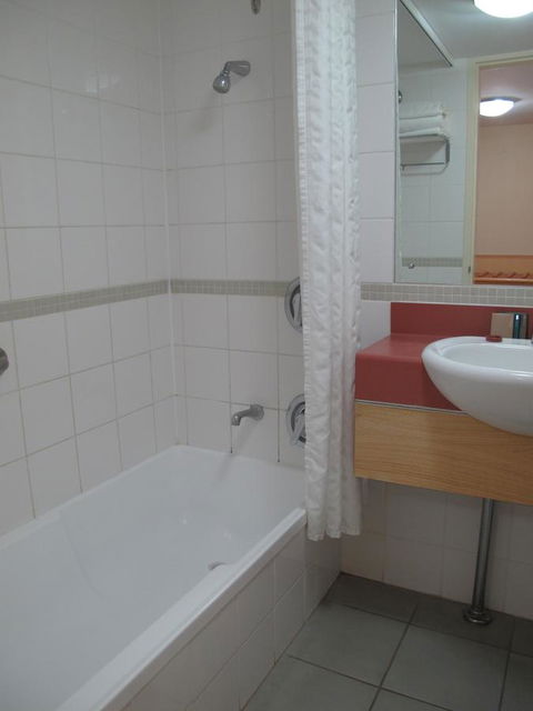 Crowne Plaza Alice Springs Lasseters, An IHG Hotel - Perth Resorts 6
