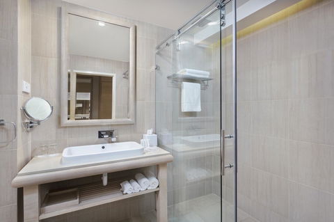 Crowne Plaza Alice Springs Lasseters, An IHG Hotel - Perth Resorts 3