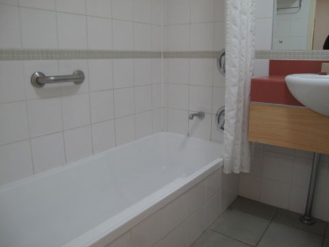 Crowne Plaza Alice Springs Lasseters, An IHG Hotel - Perth Resorts 5