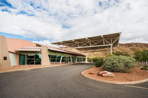 Crowne Plaza Alice Springs Lasseters, An IHG Hotel - Perth Resorts 11