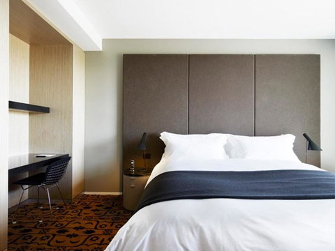 Burbury Hotel - Accommodation Perth 5
