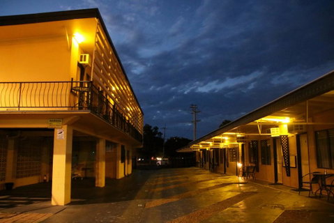 Bourbong St Motel - Accommodation Perth 1
