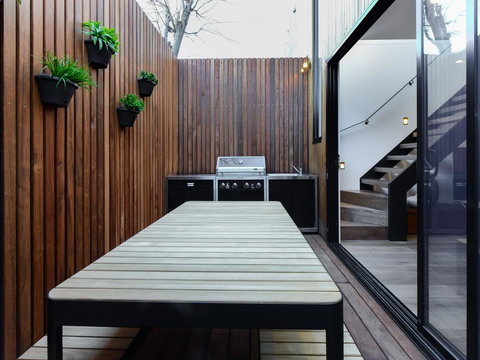 Boutique Stays - County Down, Contemporary Port Melbourne Home - Perth Resorts 1