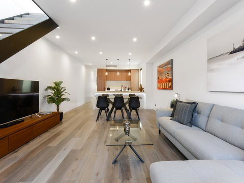 Boutique Stays - County Down, Contemporary Port Melbourne Home - Perth Resorts 2